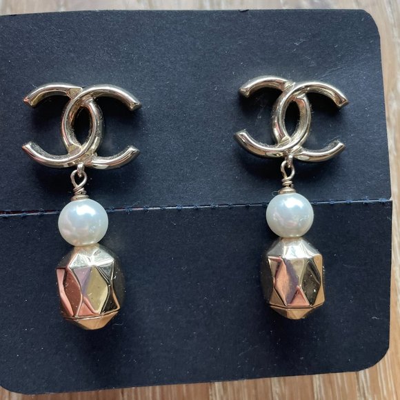 CHANEL - Costume Jewelry - Earrings
